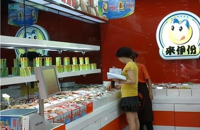 又一零食巨頭爆雷！暴跌1038%，食品變質發霉吃出毛發！